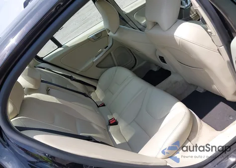 2015 Volvo S60 T5 Premier z USA, uszkodzony, nr VIN YV126MFKXF2351397